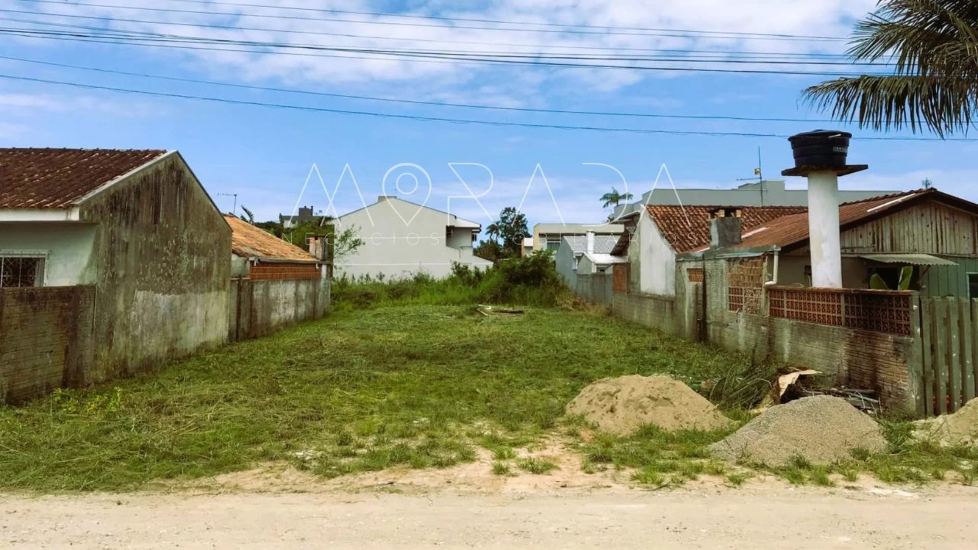 TERRENO NO PAESE PRONTO PARA CONSTRUIR – 450M DO MAR