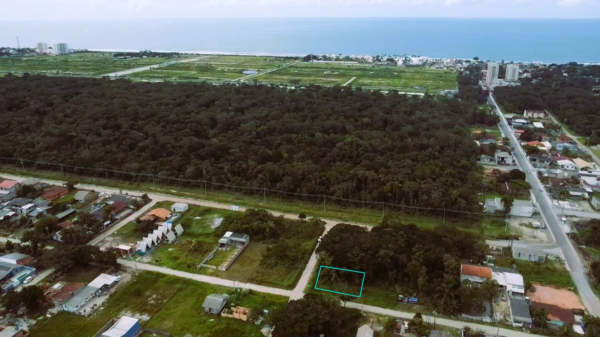 ESQUINA DE 352m² NO VERDES MARES 