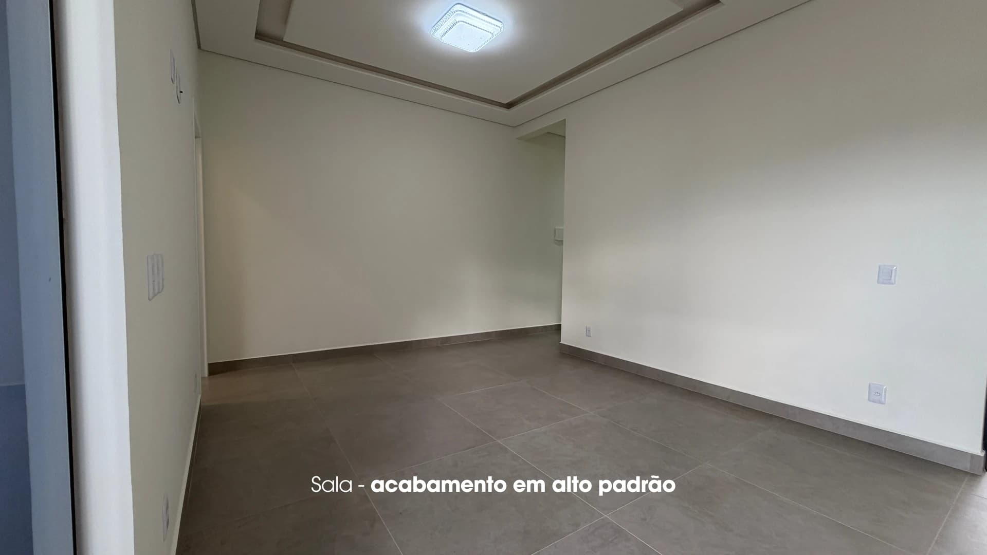 CASA DE ALTO PADRÃO COM PISCINA E SUÍTE MASTER – 750m DO MAR