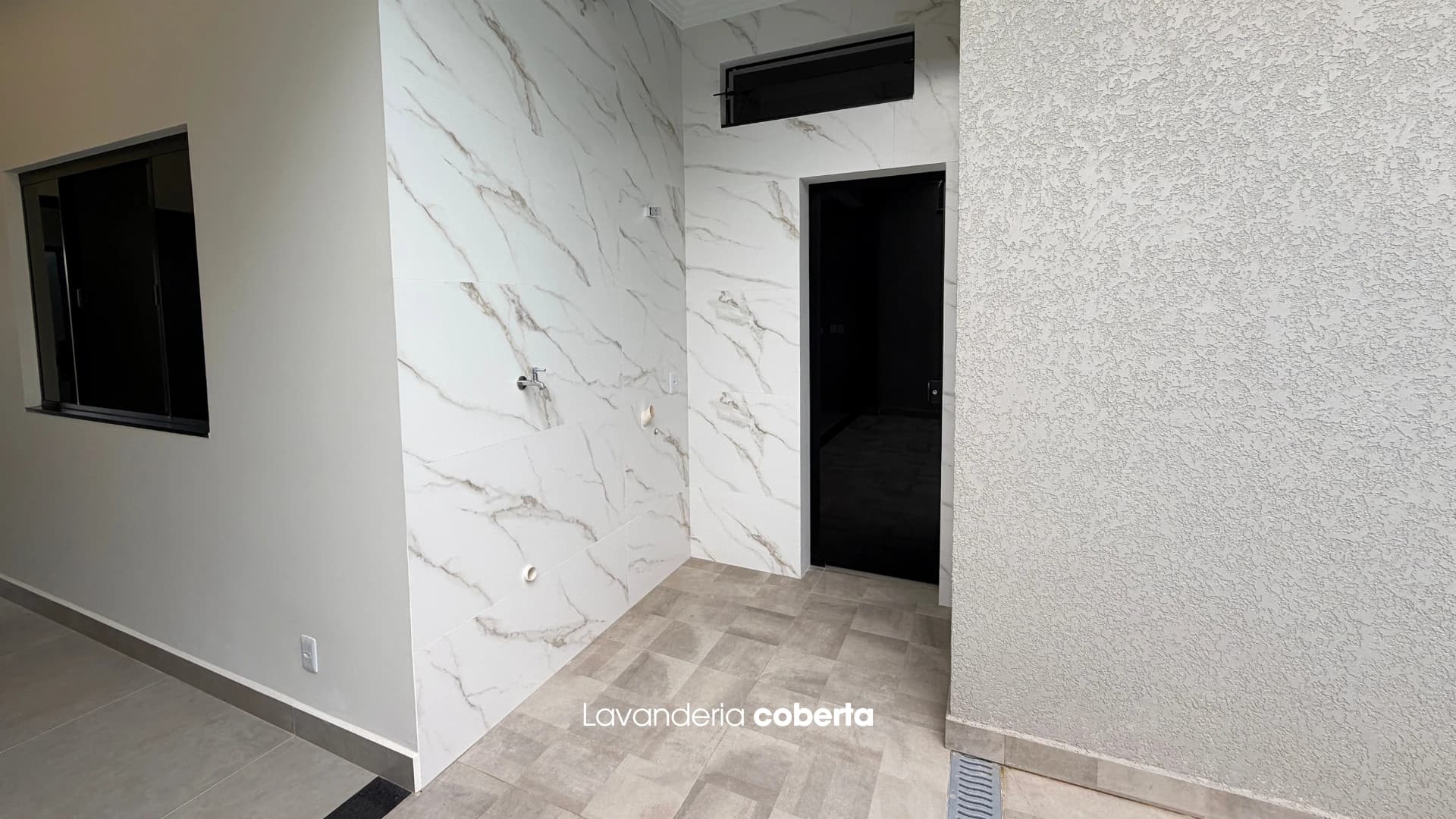 CASA DE ALTO PADRÃO COM PISCINA E SUÍTE MASTER – 750m DO MAR