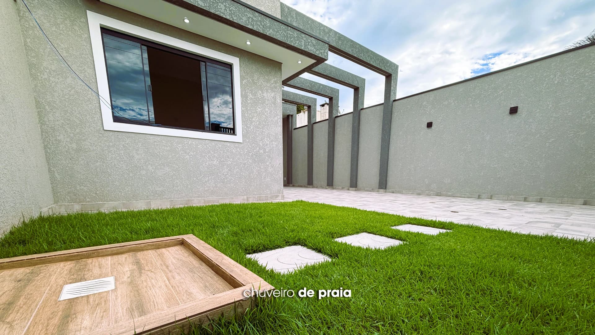 CASA DE ALTO PADRÃO COM PISCINA E SUÍTE MASTER – 750m DO MAR