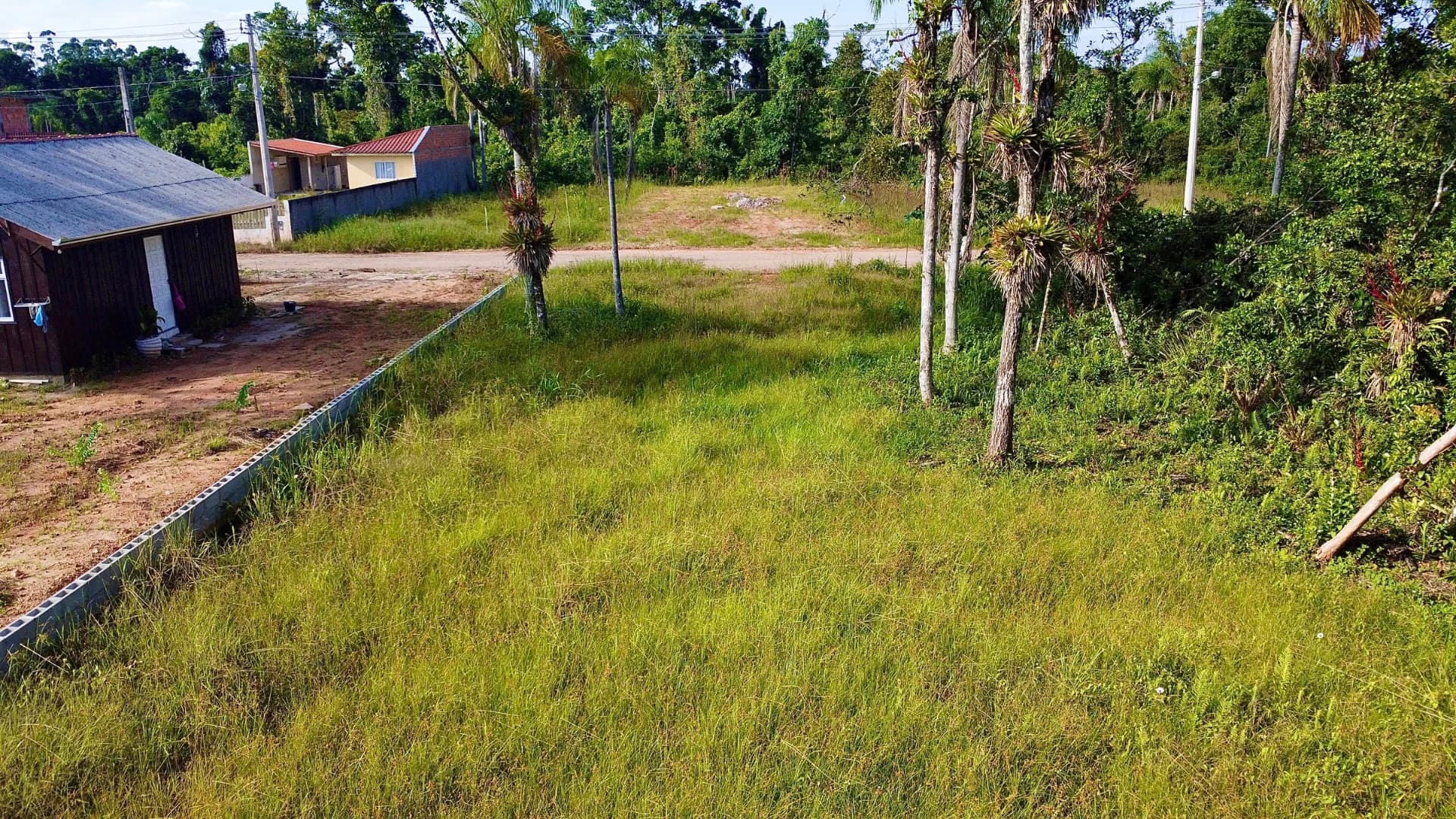 TERRENO LIMPO COM 360m² BARRA DO SAÍ