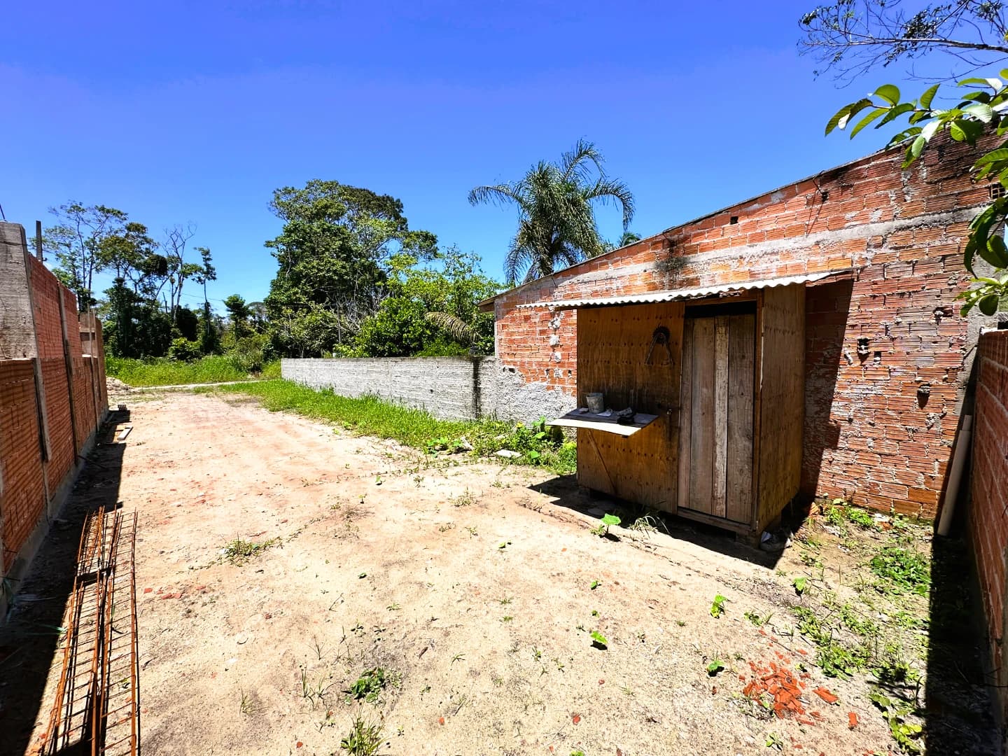 TERRENO PRONTO PARA CONSTRUIR - LIMPO E ATERRADO