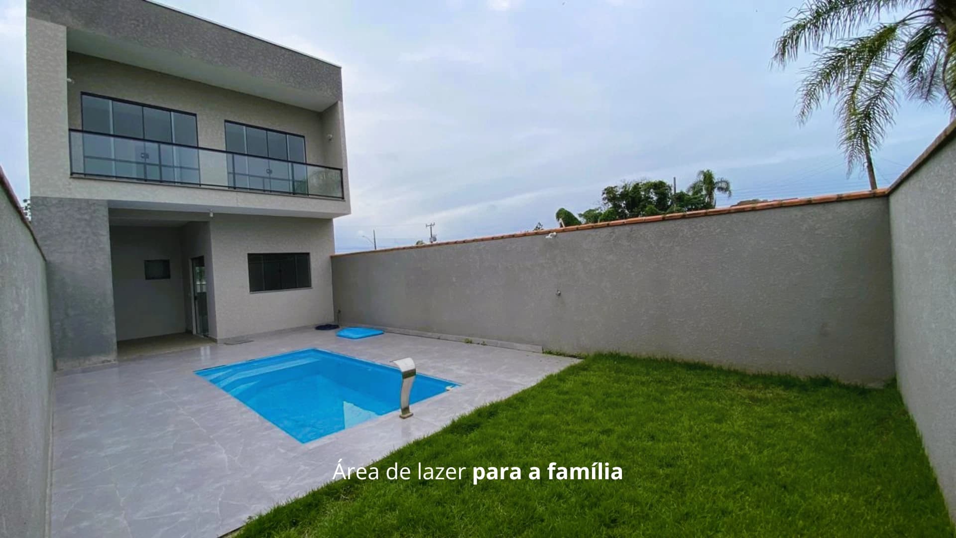 SOBRADO DE ALTO PADRÃO A 300m DO MAR