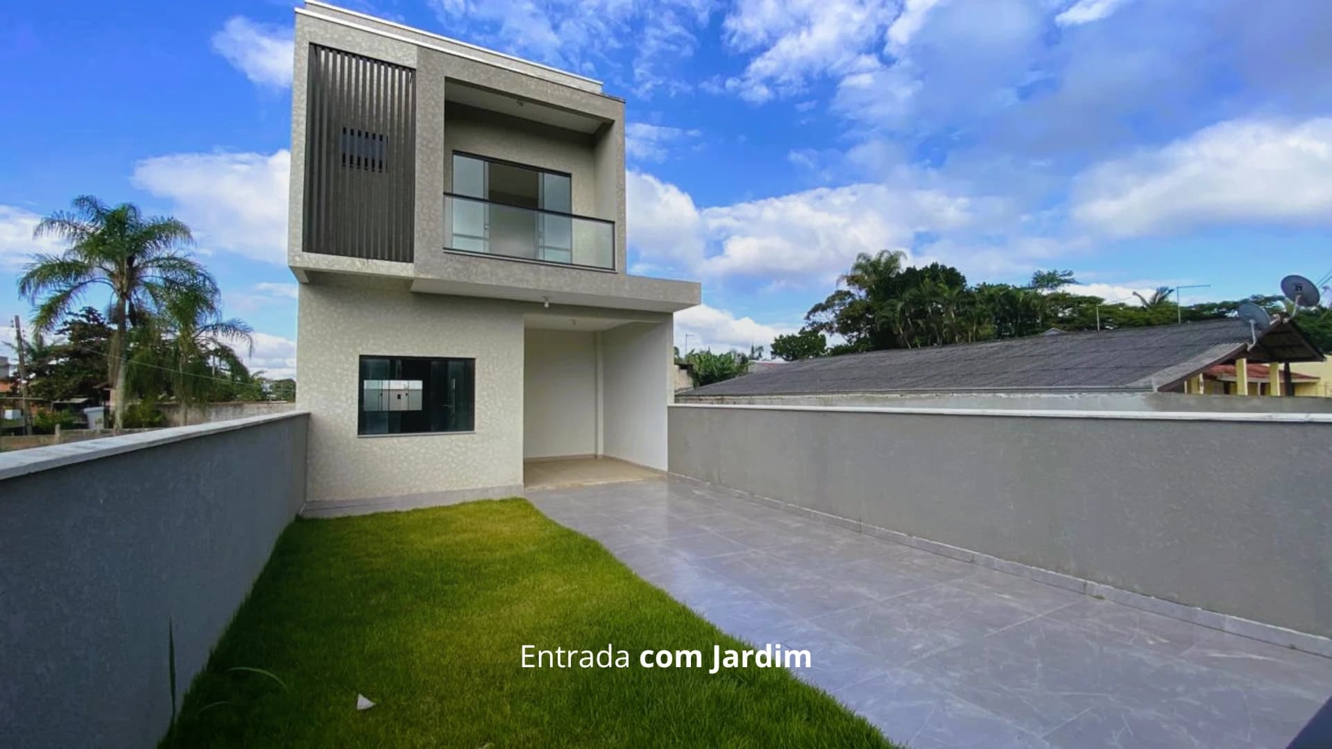 SOBRADO DE ALTO PADRÃO A 300m DO MAR