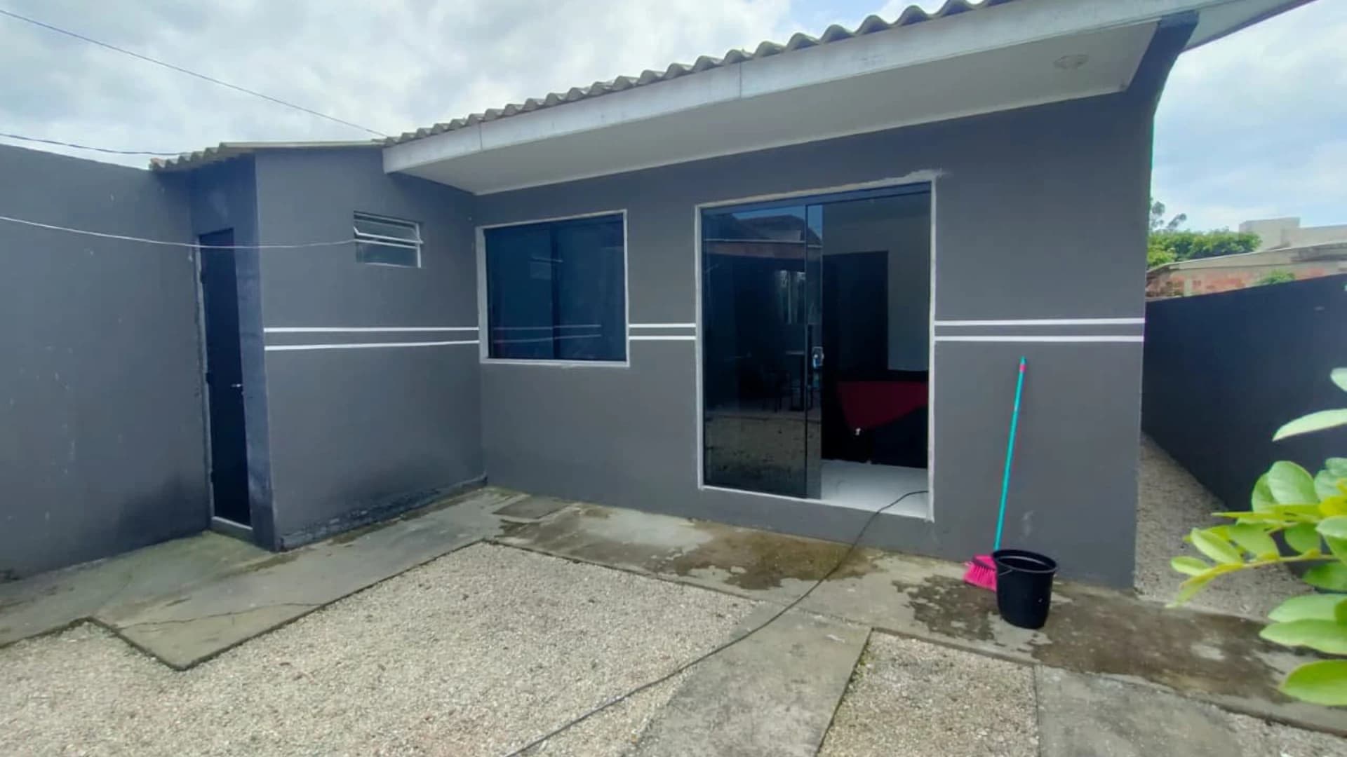 CASA COM PISCINA E ÁREA GOURMET