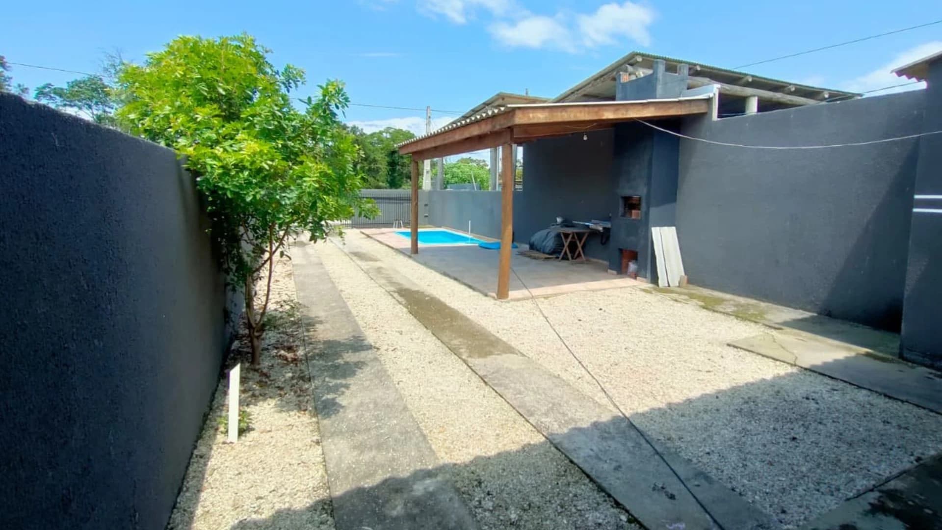 CASA COM PISCINA E ÁREA GOURMET