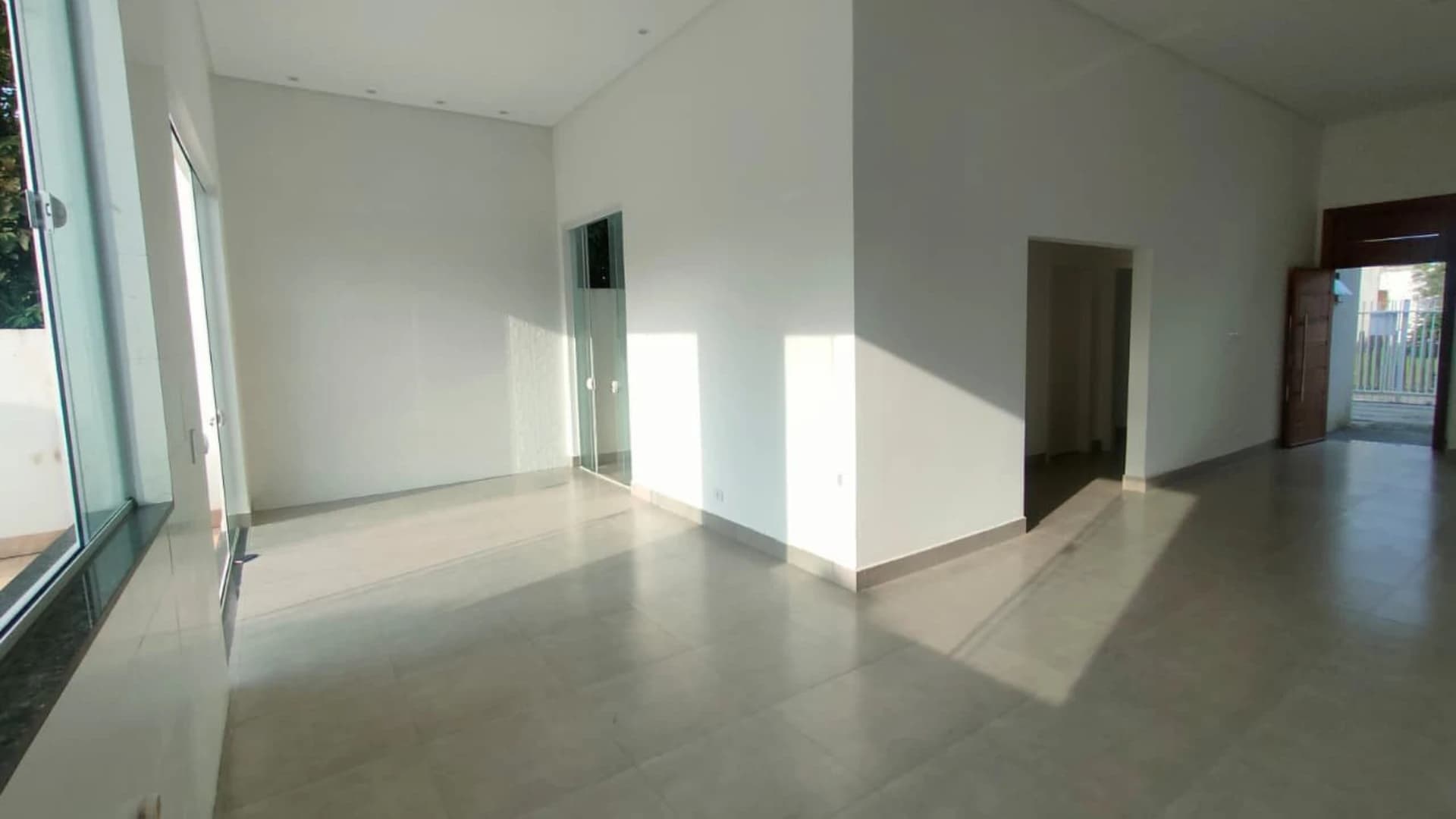 CASA DE ALTO PADRÃO COM VALOR DE GEMINADO