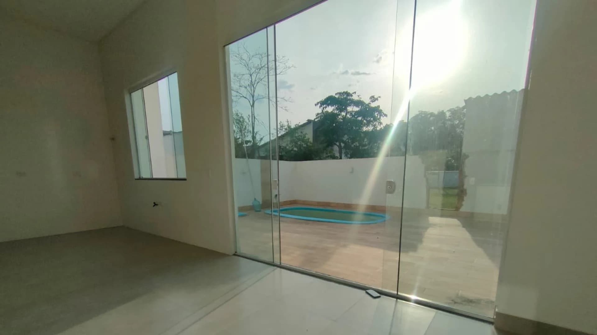 CASA DE ALTO PADRÃO COM VALOR DE GEMINADO