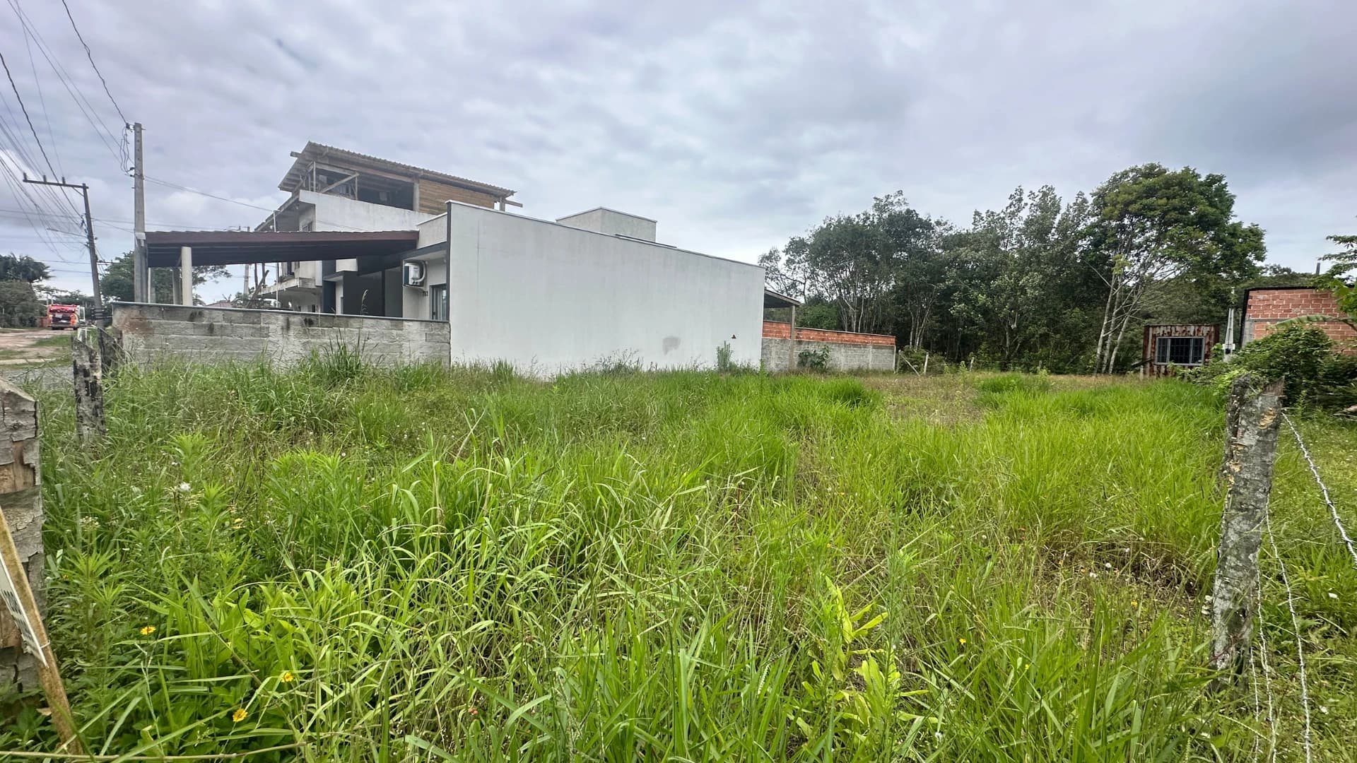 TERRENO LIMPO E ATERRADO - 700m DO MAR
