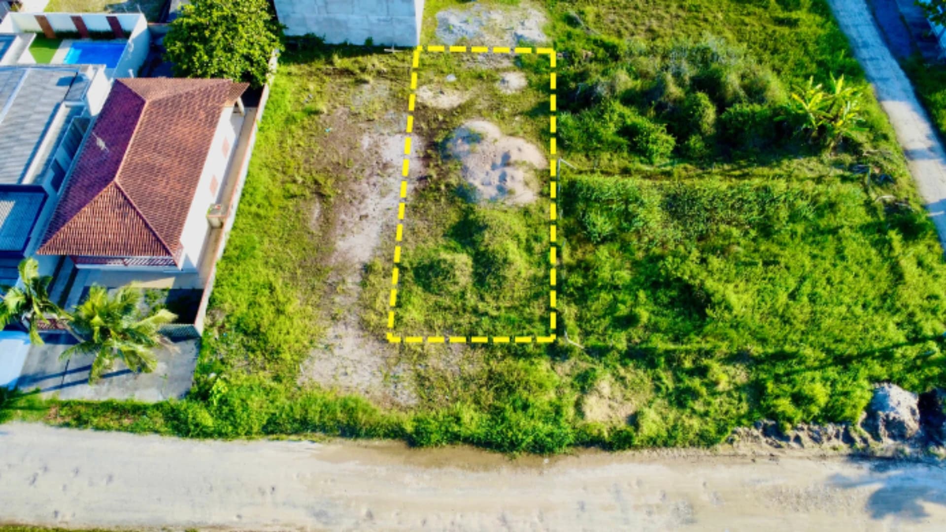 TERRENO A 450m DO MAR PRONTO PARA CONSTRUIR