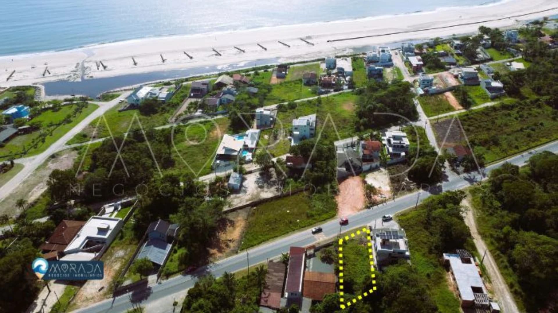 TERRENO DE FRENTE PARA AVENIDA COM 450m² – ROSA DOS VENTOS