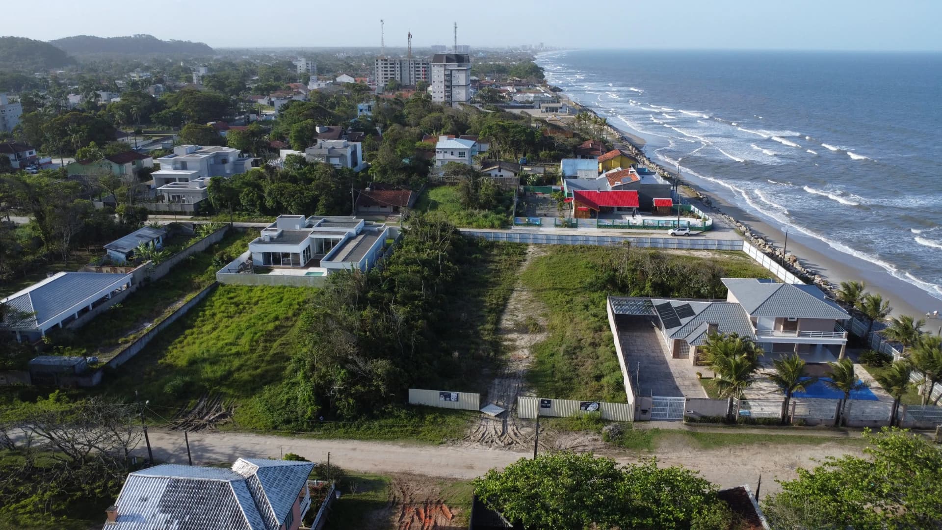 TERRENO NA QUADRA DO MAR COM 753m²