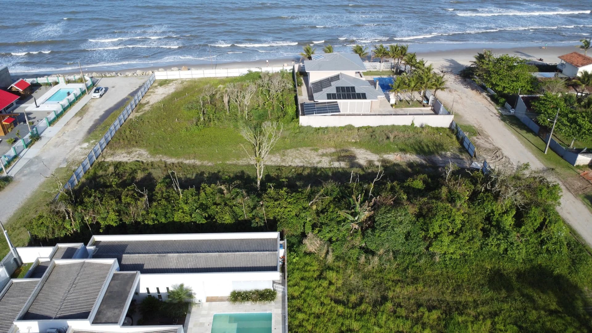 TERRENO NA QUADRA DO MAR COM 753m²