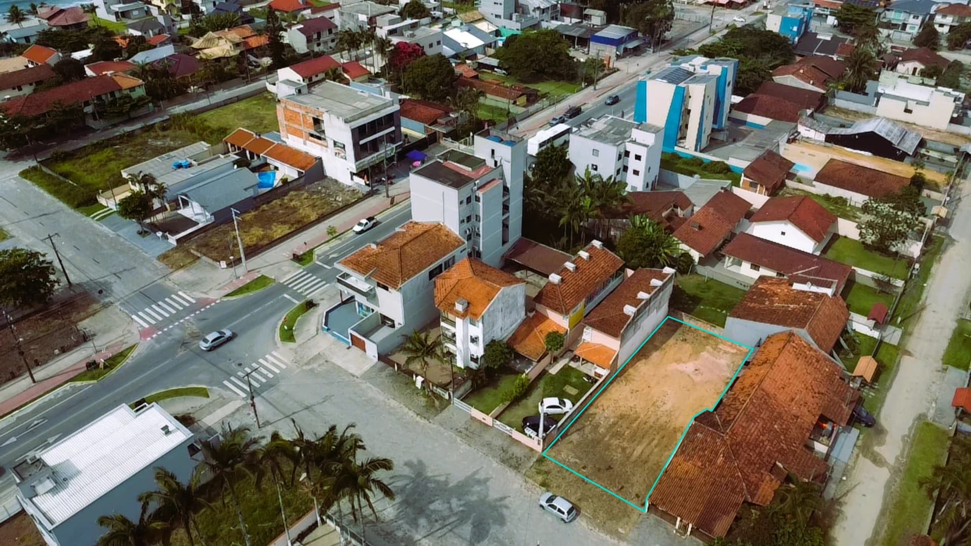 TERRENO 360m² AO LADO DA AVENIDA CELSO RAMOS