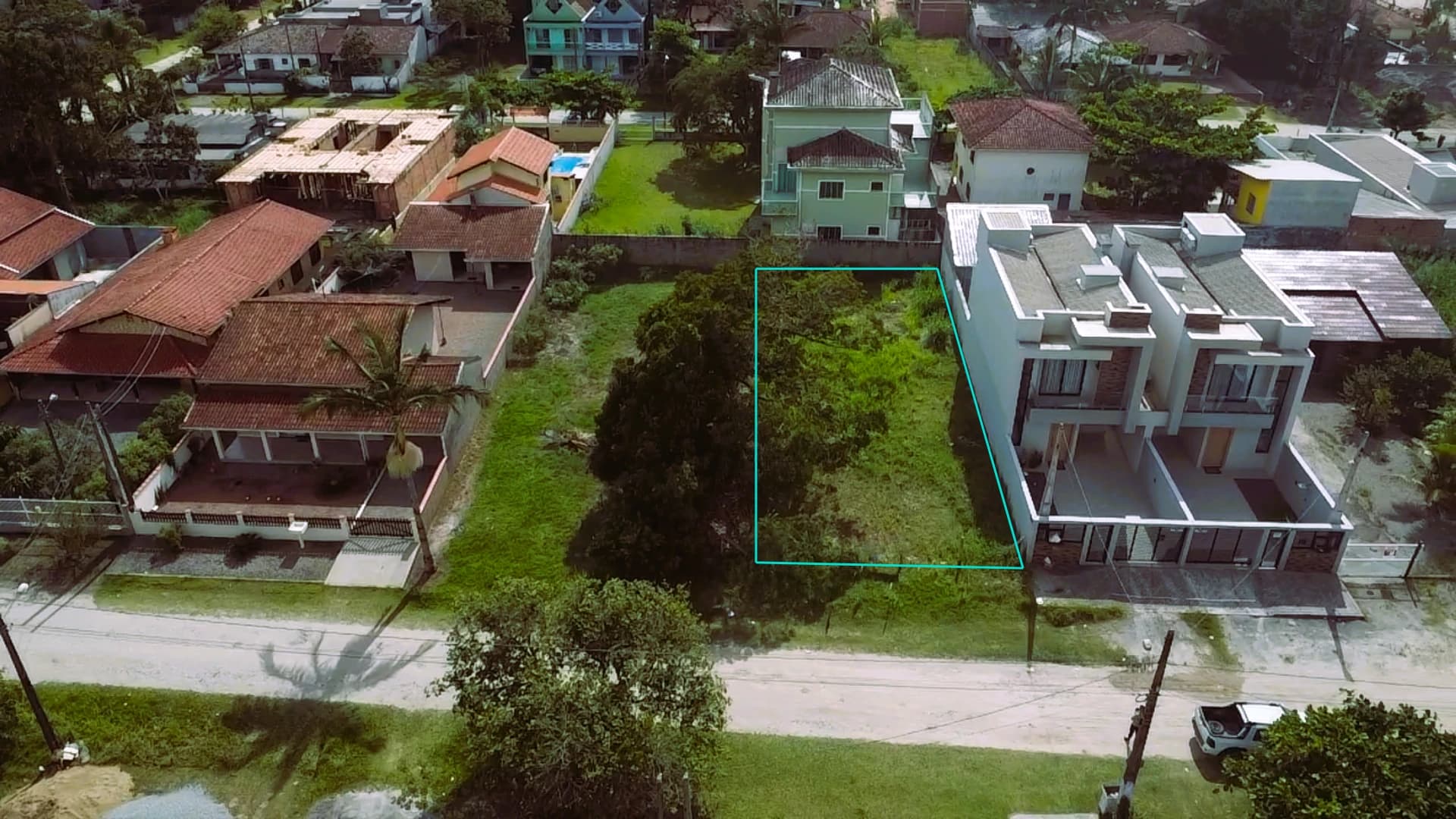 TERRENO 360m² EM LOCALIZAÇÃO PRIVILEGIADA
