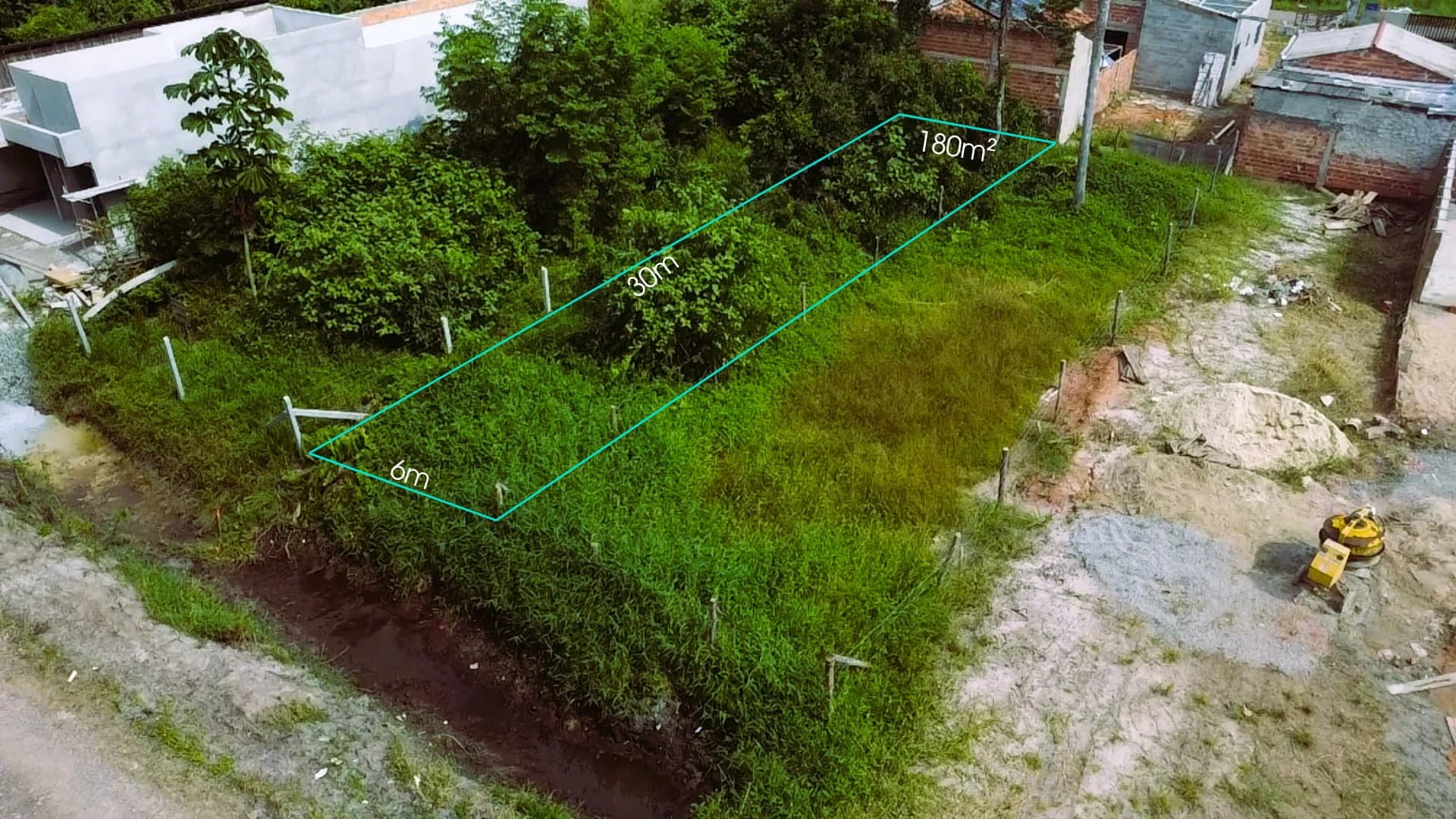 TERRENO 180m² PRÓXIMO AO CENTRO