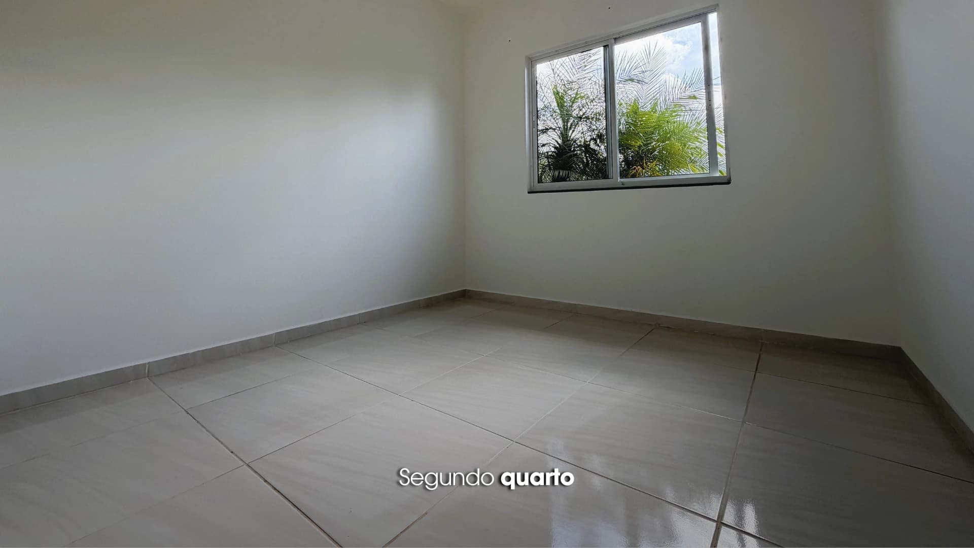 OPORTUNIDADE: CASA COM SUÍTE PRÓXIMO A ESCOLA E COMÉRCIO
