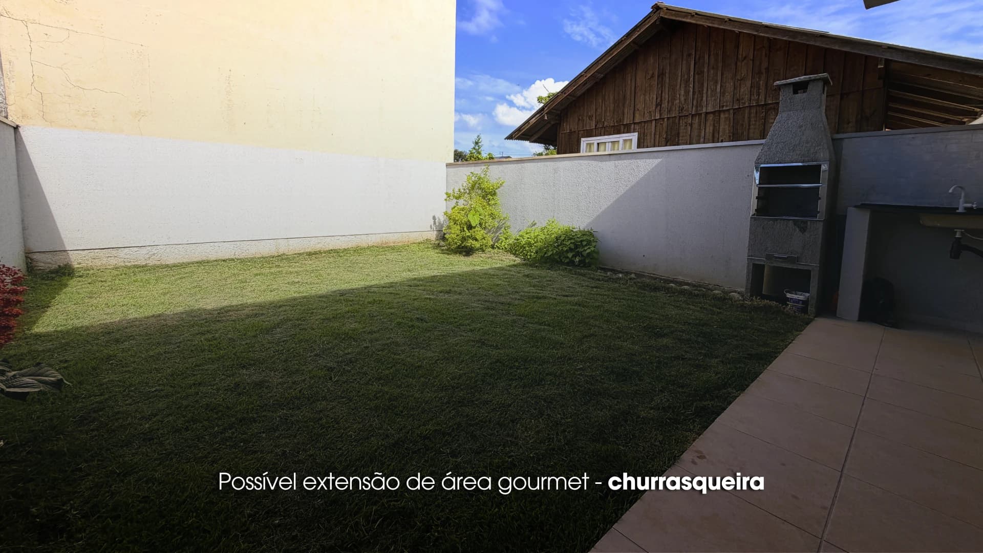 OPORTUNIDADE: CASA COM SUÍTE PRÓXIMO A ESCOLA E COMÉRCIO