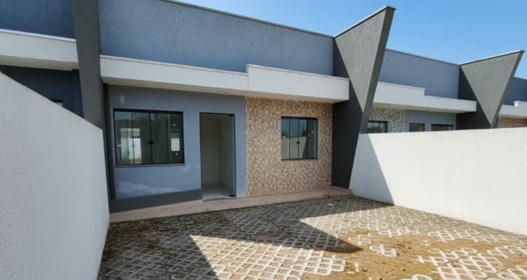 CASA COM 3 QUARTOS A 600m DO MAR