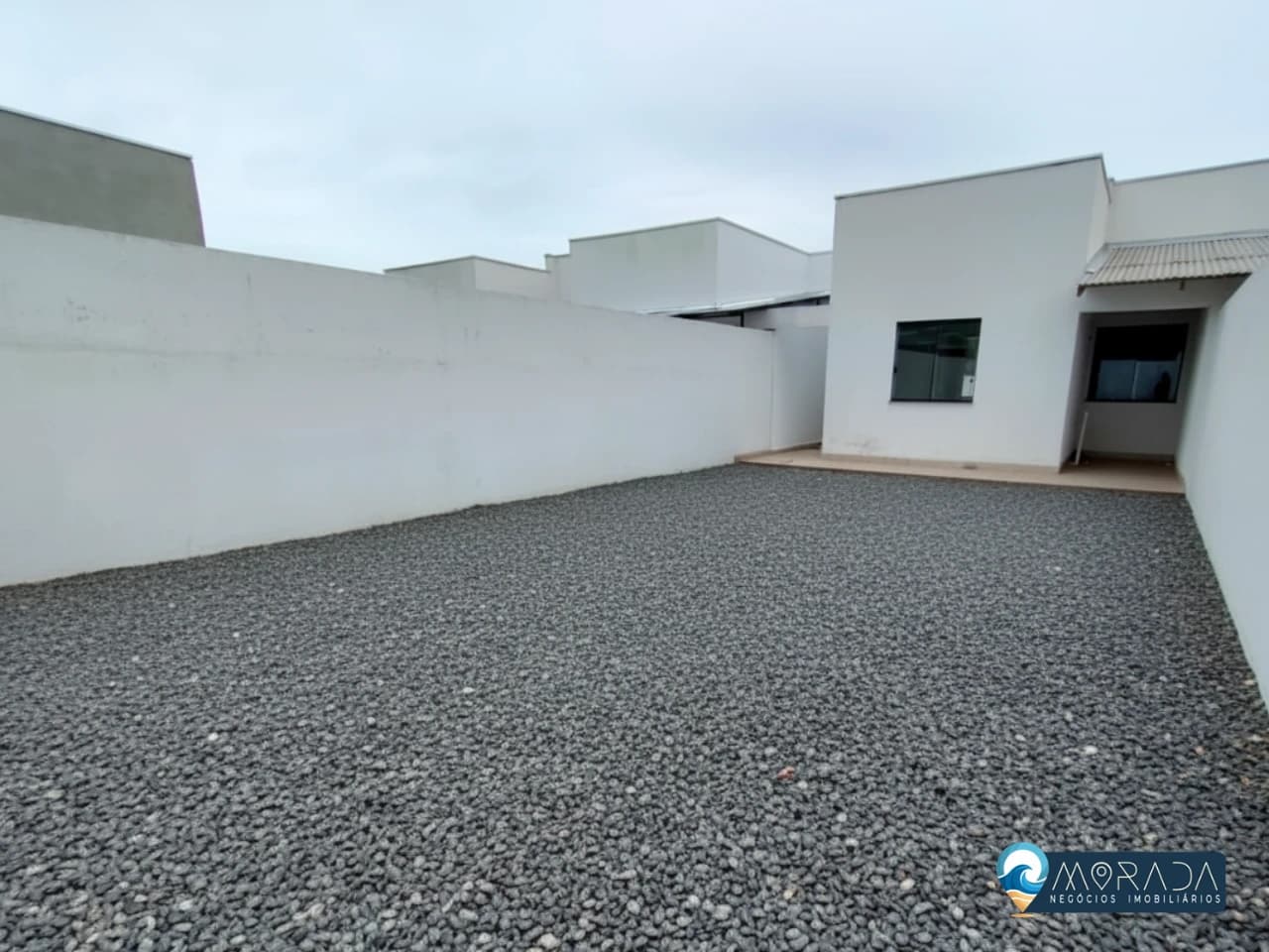 CASA COM 2 QUARTOS + 1 SUÍTE A 600m DO MAR