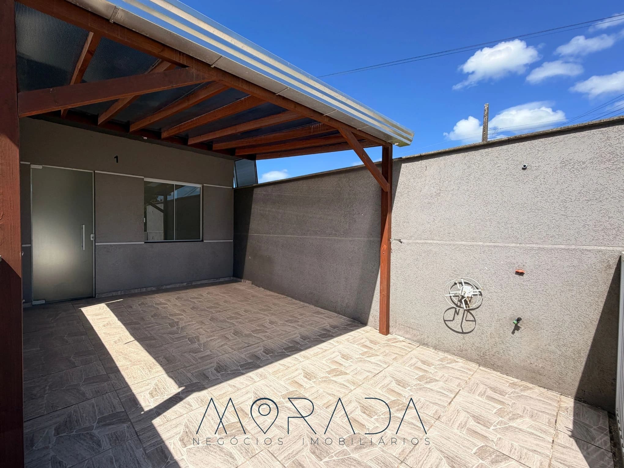 CASA PRÓXIMA DO CENTRO COM 2 QUARTOS + 1 SUÍTE