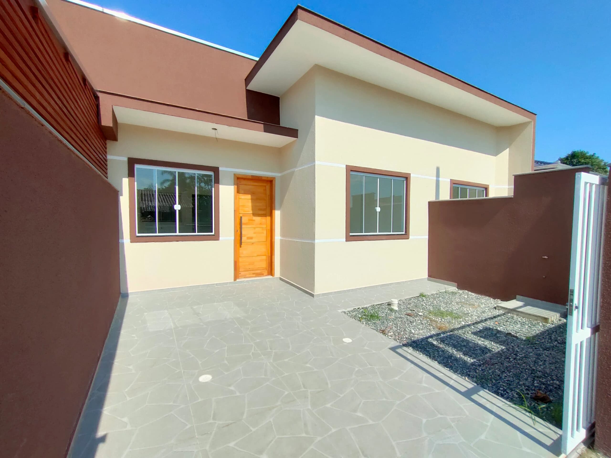 CASA COM 2 QUARTOS A 500m DO MAR
