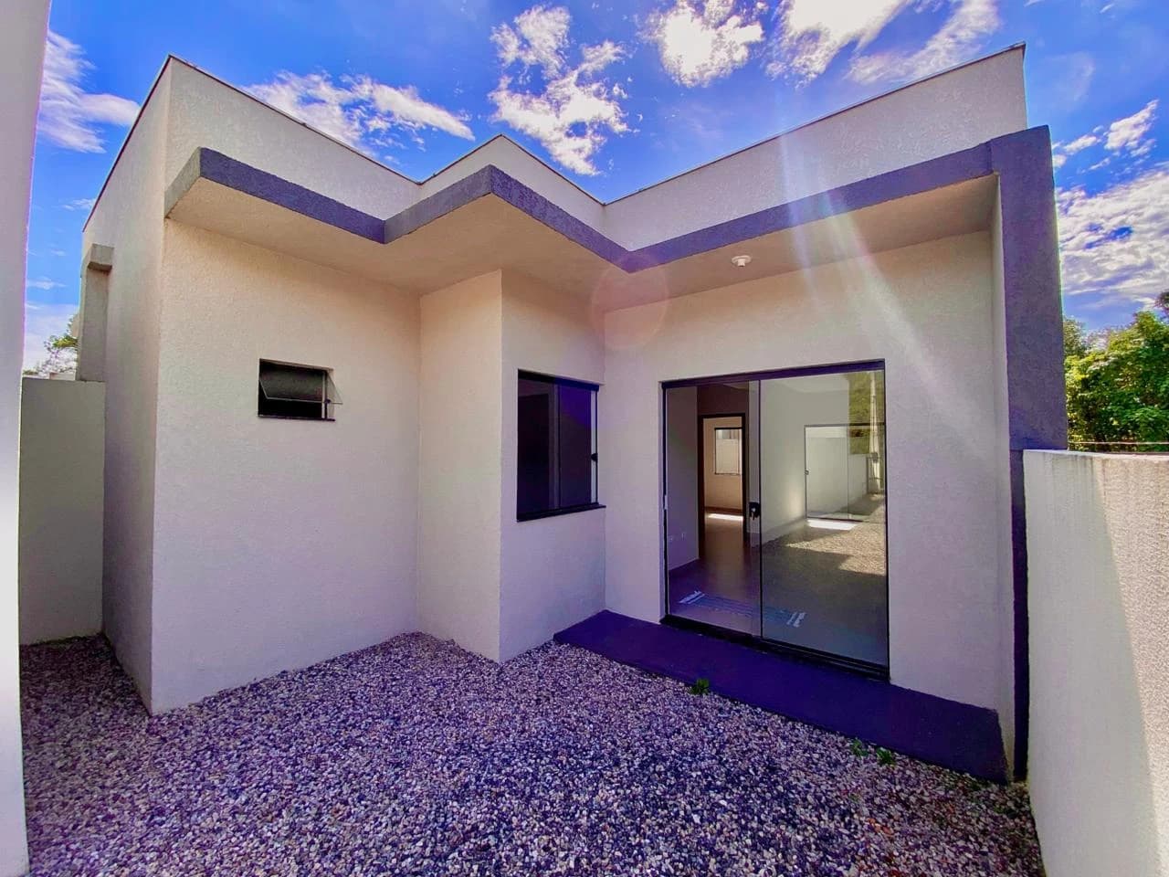 CASA COM 2 QUARTOS E 1 SUÍTE NO SÃO JOSÉ
