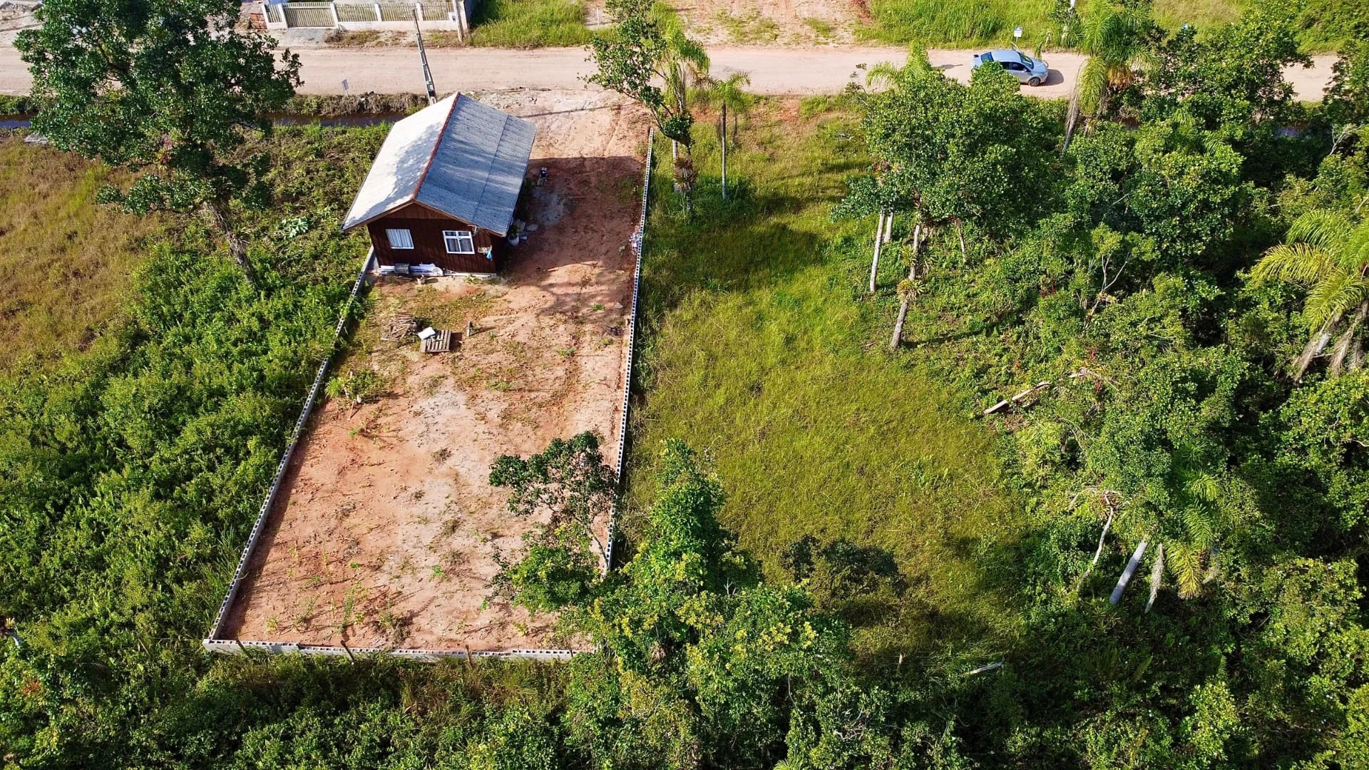 TERRENO LIMPO COM 360m² BARRA DO SAÍ