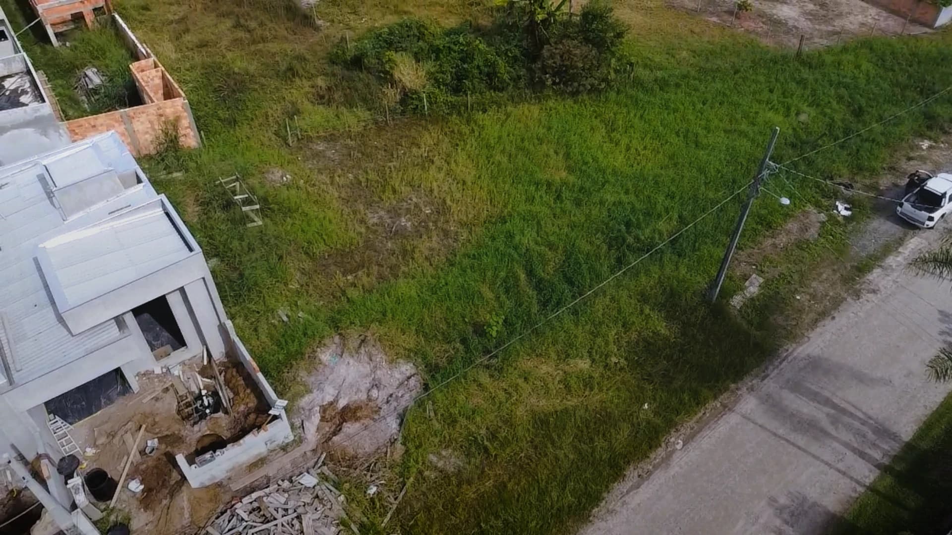 TERRENO SEM VEGETAÇÃO - PRONTO PARA CONSTRUIR