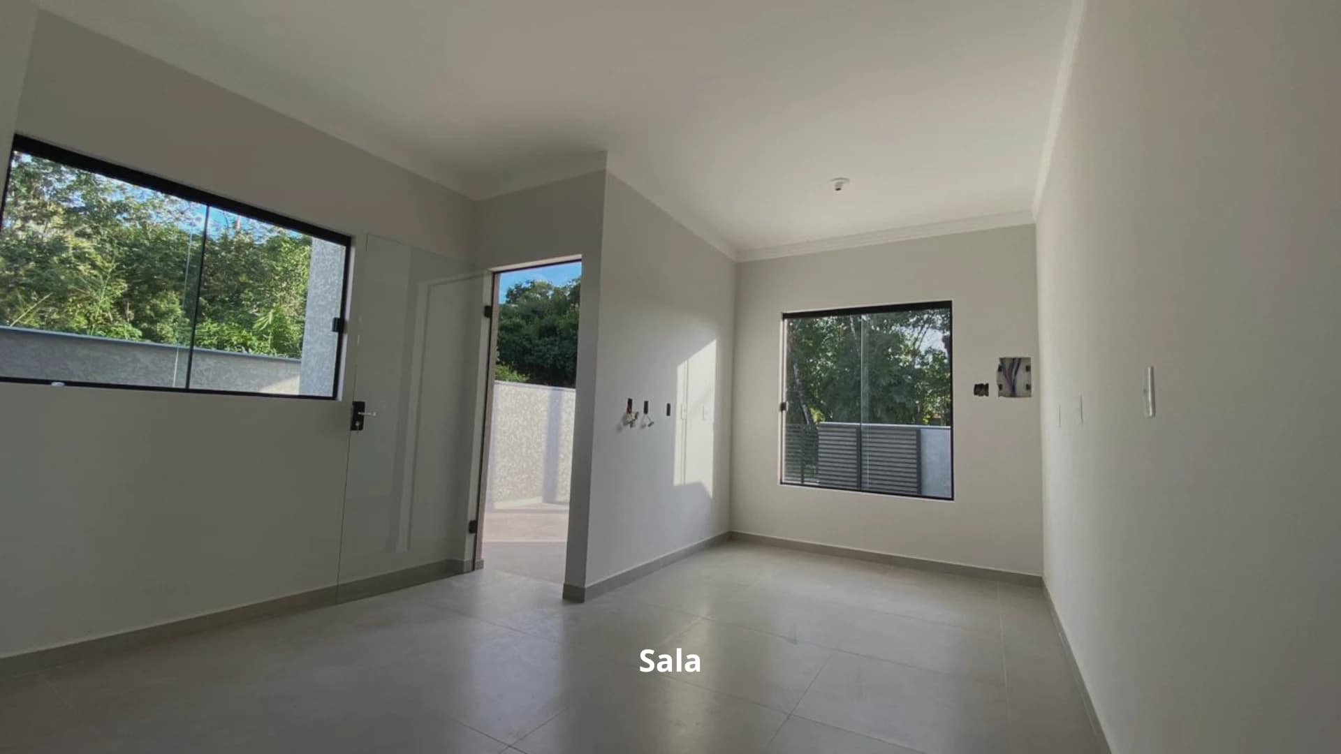 CASA COM 1 QUARTO + 1 SUÍTE PRONTA PRA MORAR