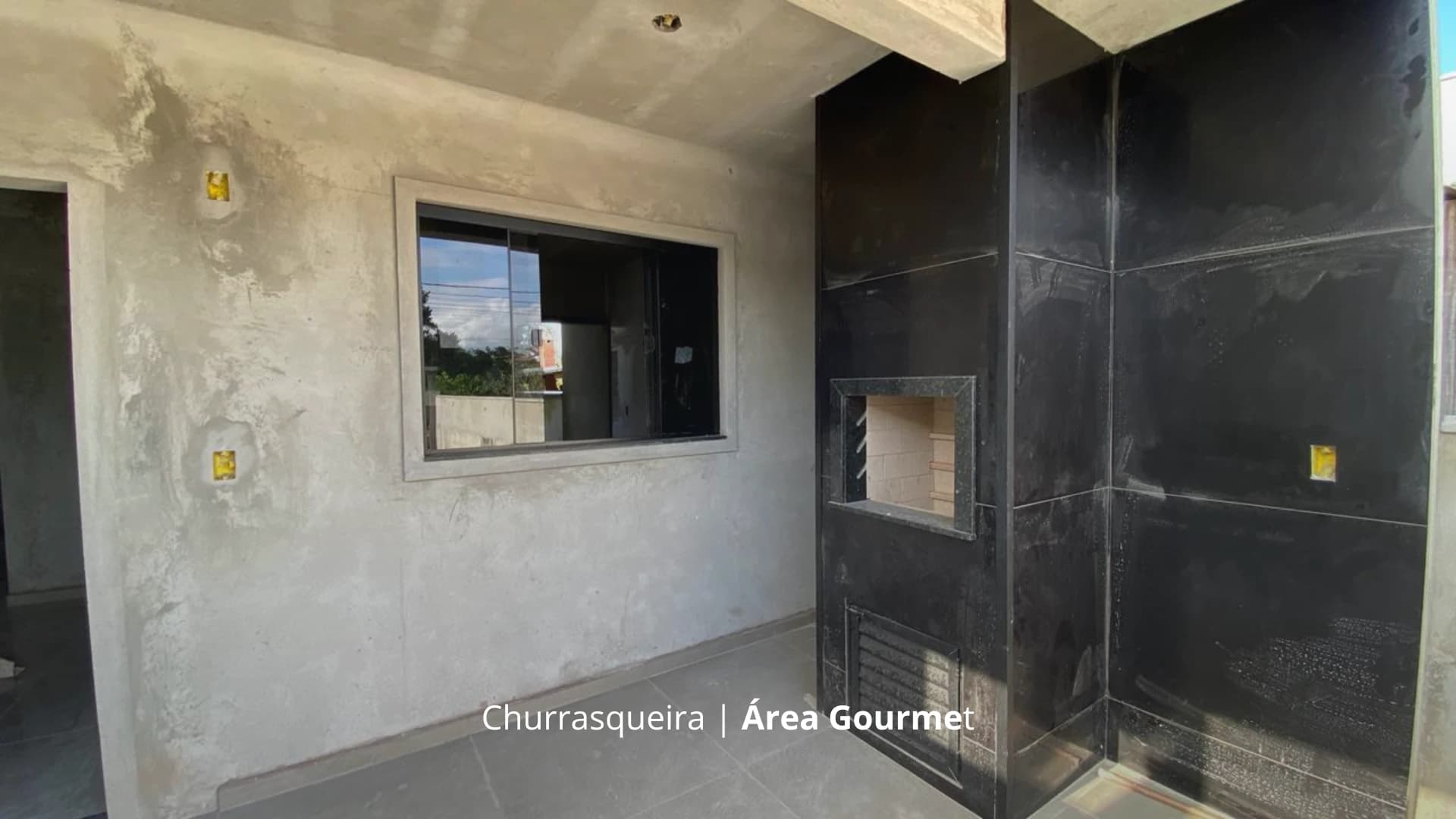 CASA NOVA COM SUÍTE E PÉ-DIREITO ALTO A 400m DO MAR